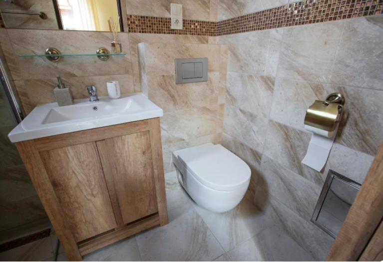 Homely 4 Bedroom Apartment - Old Town - By Upstairs Krakau Buitenkant foto
