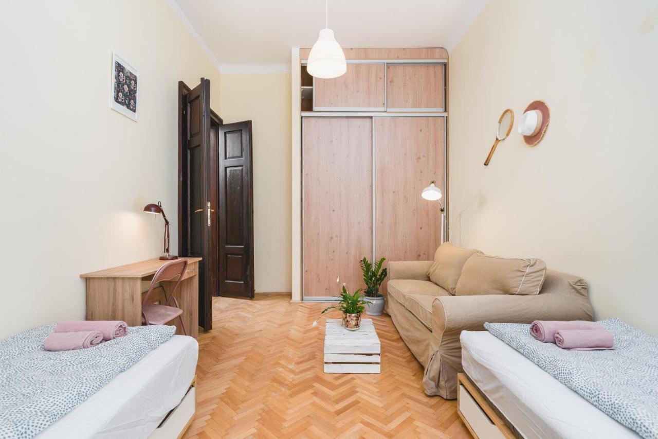 Homely 4 Bedroom Apartment - Old Town - By Upstairs Krakau Buitenkant foto