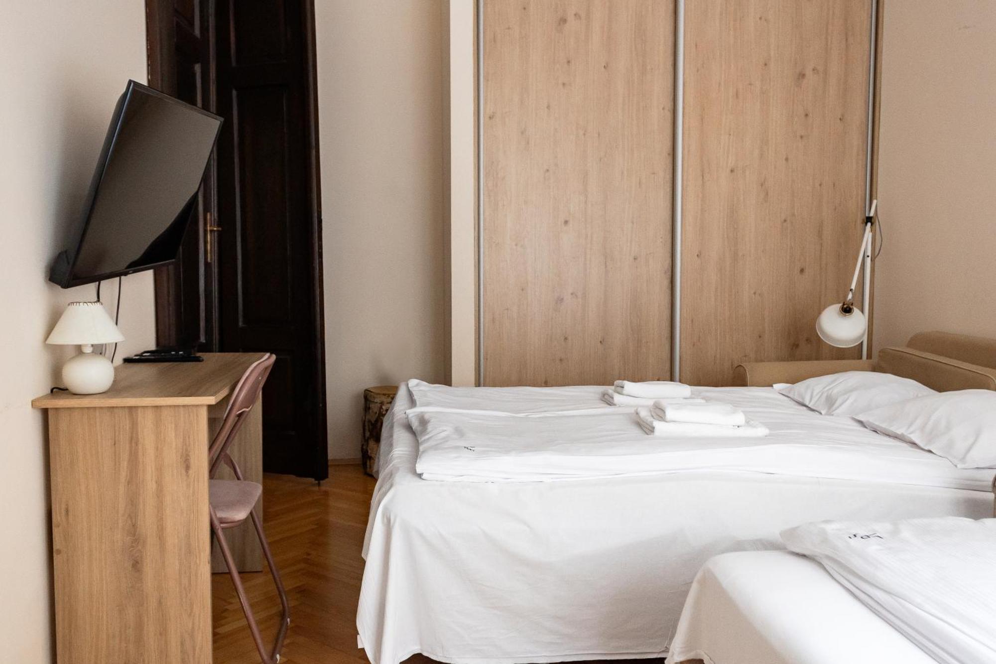 Homely 4 Bedroom Apartment - Old Town - By Upstairs Krakau Buitenkant foto